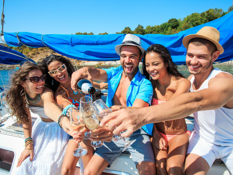 Bootsparty in Bulgarien © valentinrussanov/E+ via Getty Images