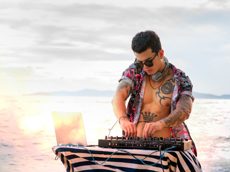 DJ in der Dominikanischen Republik © sarote pruksachat/Moment via Getty Images