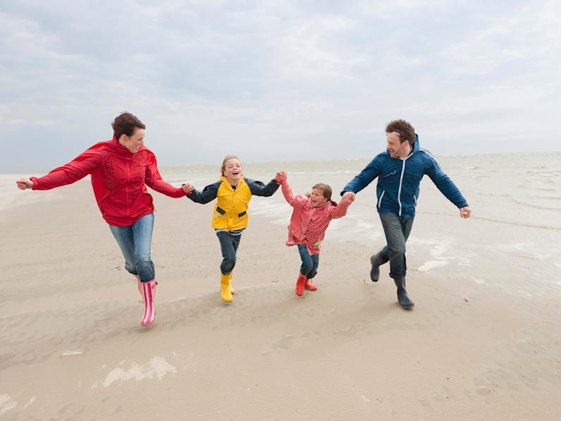 Familie an der Nordsee © tunedin - stock.adobe.com