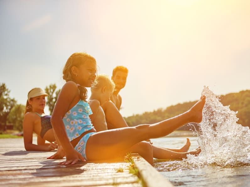 Summerfeeling am See © Robert Kneschke - stock.adobe.com