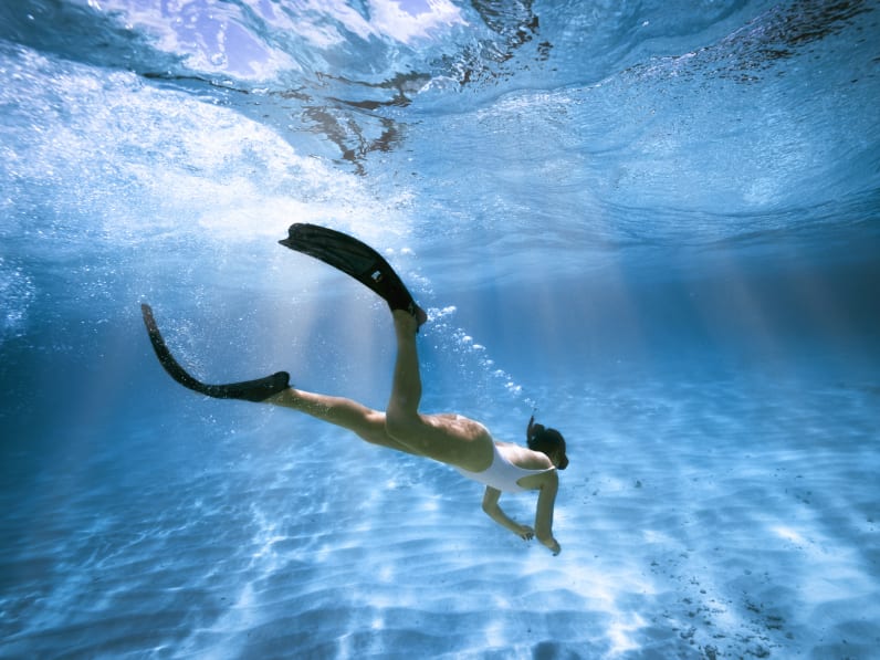 Frau schnorchelt, Malediven © The Good Brigade/DigitalVision via Getty Images