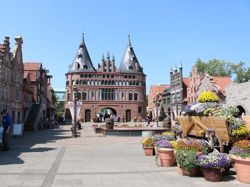 Holstentor-Nachbildung im Hansa Park © Andreas Kretschmer - stock.adobe.com