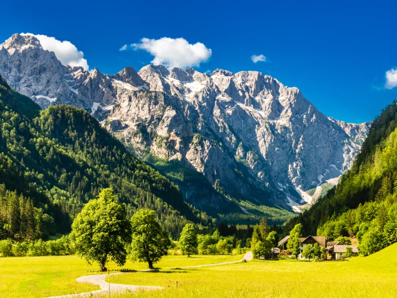 Logar-Tal oder Logarska dolina in den slowenischen Alpen © iStock.com/StreetFlash