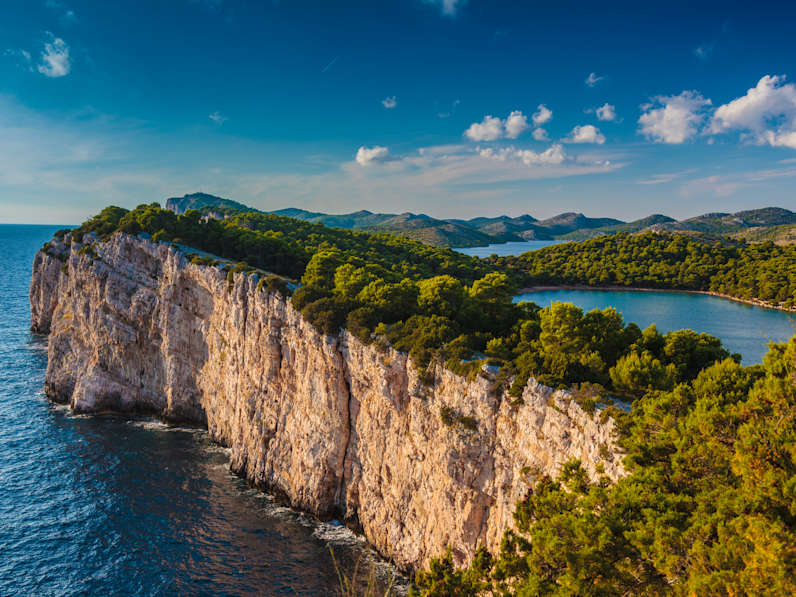 Felsenküste im Naturpark Telascica © Kroatische Zentrale für Tourismus - Zoran Jelača