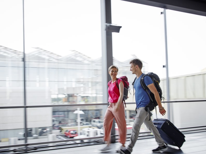 Paar am Flughafen ©Westend61/Westend61 via  Getty Images