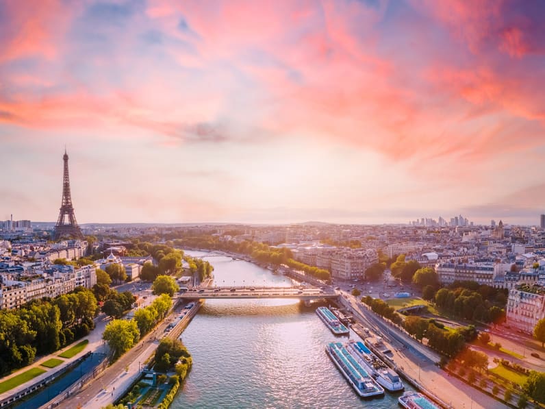 Paris von oben, Frankreich © stock.adobe.com - NicoElNino