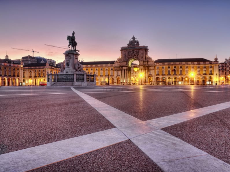 Praça do Comércio in Lissabon ©zulufriend/E+ via Getty Images