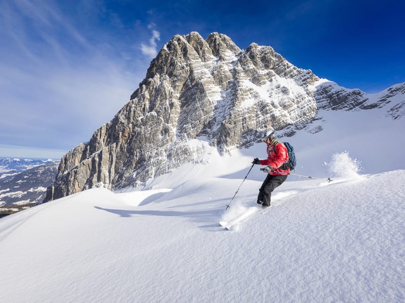 Skifahrer in den Berchtesgadener Alpen ©iStock.com/DieterMeyerl
