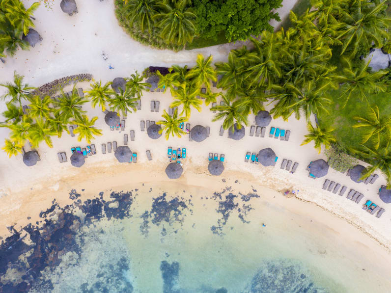 Strand auf Mauritius ©Roberto Moiola / Sysaworld/Moment via Getty Images