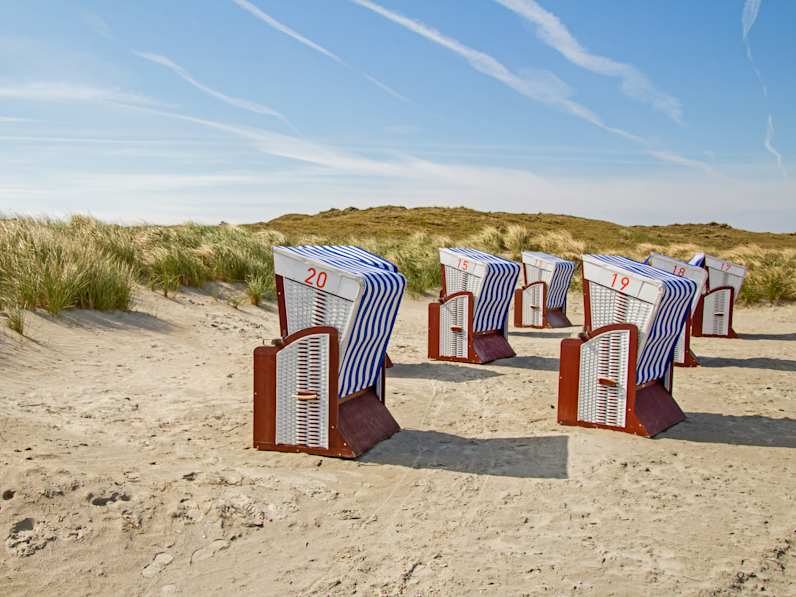 Strandkörbe auf Norderney © nordenfan - stock.adobe.com