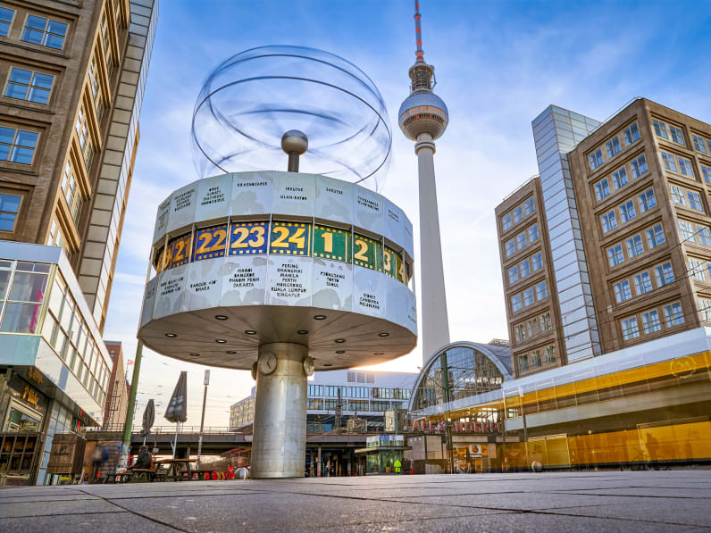 Urania Weltzeituhr in Berlin ©PeterJesche/iStock Editorial / Getty Images Plus via Getty Images