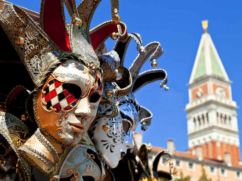 Typische venezianische Karnevalsmaske ©Metin Bul/iStock / Getty Images Plus via Getty Images