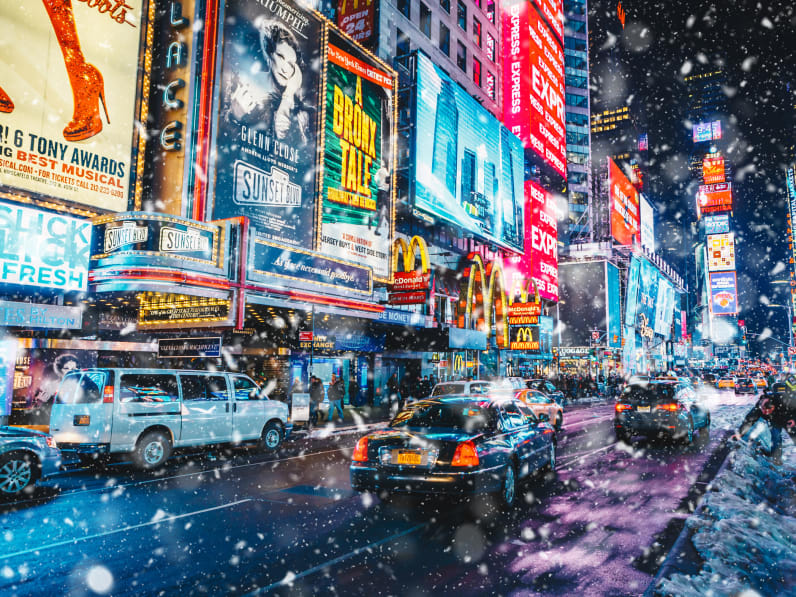 Winter am Time Square, New York © iStock.com/bluebeat76