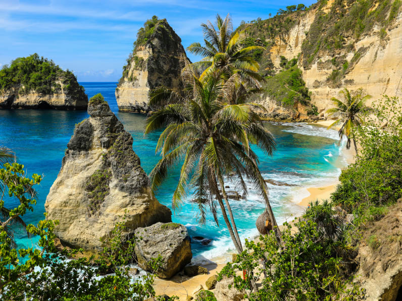 Wunderschöner Ausblick Diamantenstrand in Bali © iStock.com/EoNaYa