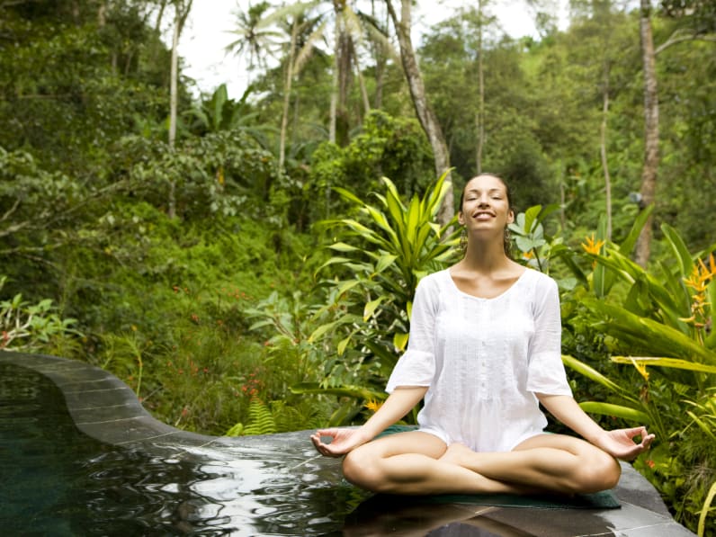Yoga auf Bali © webphotographeer/E+ via Getty Images