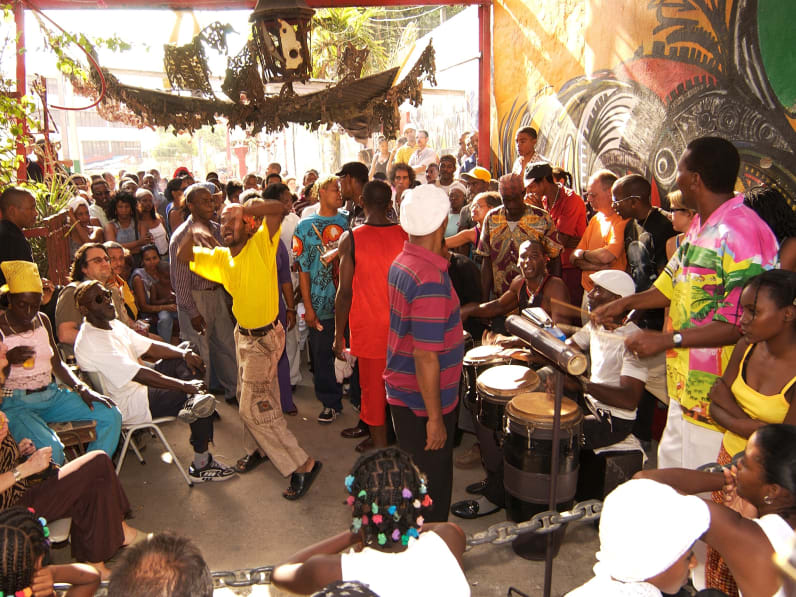 ausgelassene Stimmung in Kuba © Siqui Sanchez/Moment Mobile via Getty Images