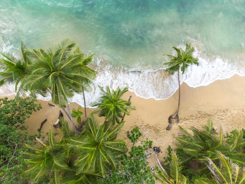 Blick auf den Strand in Puerto Viejo, Costa Rica © Didier Marti/Moment via Getty Images