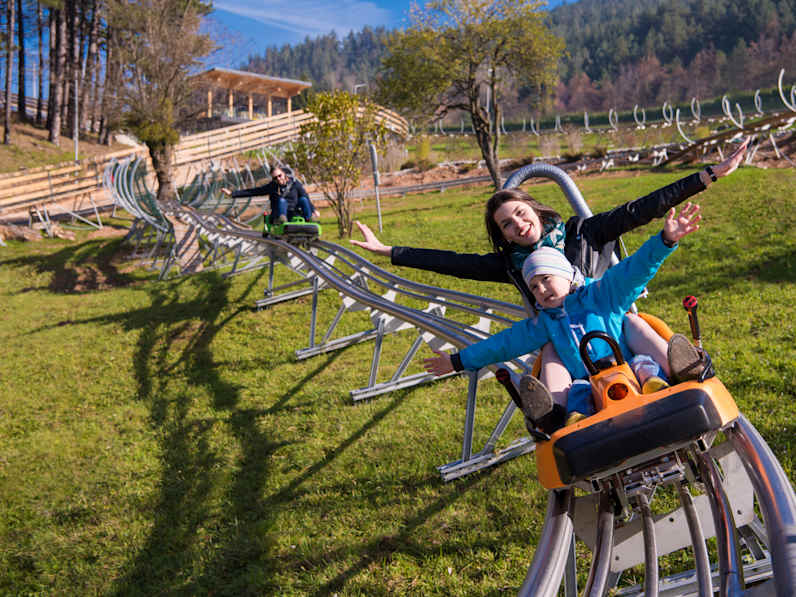 Rodeln auf der Sommerrodelbahn ist ein Riesenspaß © .shock - stock.adobe.com
