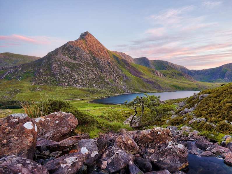 Besonders für Naturfreunde hat Wales viel zu bieten. © iStock via Getty/Lukas Bischoff