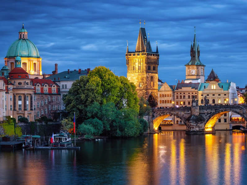 Am 14. Februar ist Valentinstag. Eine Reise nach Prag könnte die perfekte Überraschung sein. © iStock via Getty/SHansche