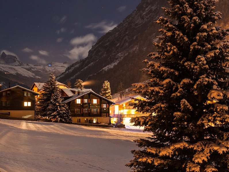 Du willst ohne Knallgeräusche und Feinstaub ins Neue Jahr starten? In der Schweiz ist das besonders häufig möglich. © VogelSP/iStock