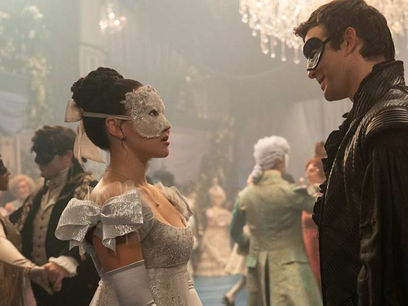 Benedict Bridgerton und Sophie begegnen sich in der neuen "Bridgerton"-Staffel zum ersten Mal. © Liam Daniel/Netflix