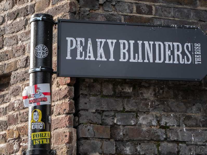 Hier entlang zur neuen "Peaky Blinders"-Experience in London. © Wirestock/iStock via Getty Images