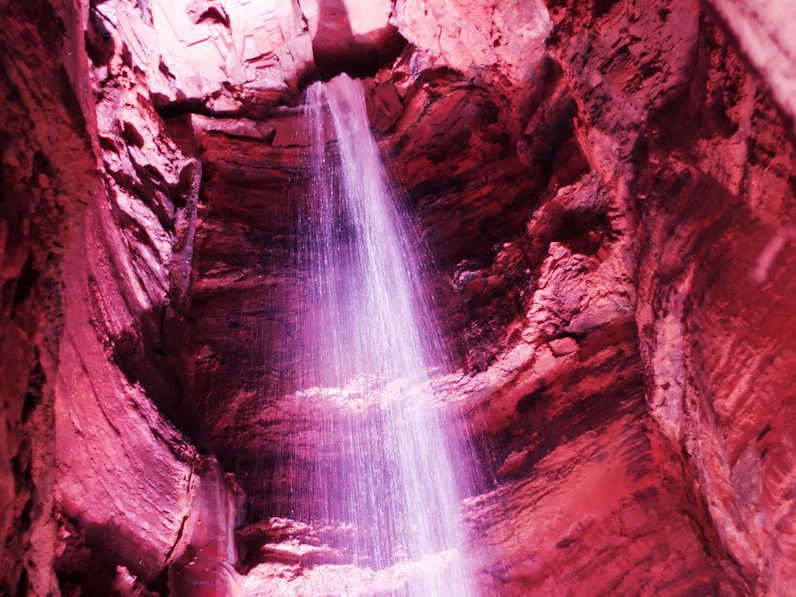 Die Ruby Falls befinden sich tief unter der Erde. © Bok David/Shutterstock.com