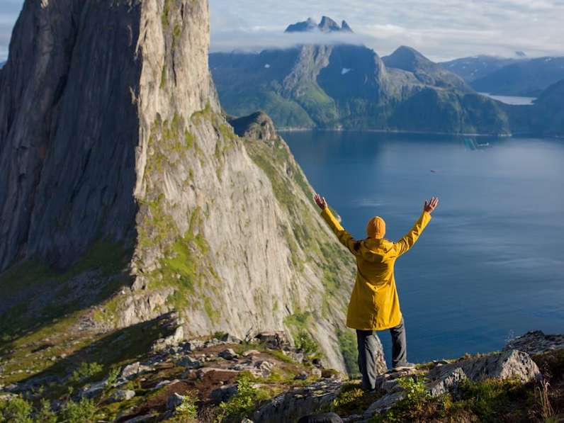 Coolcation-Destinationen wie skandinavische Länder werden immer beliebter als Sommerreiseziele der Deutschen. © istock/tatyana_tomsickova / iStock via Getty Images