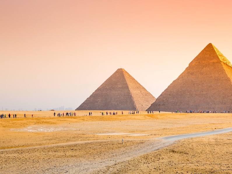 Auch 2026 gehören die Pyramiden von Gizeh zu den beliebtesten Sehenswürdigkeiten der Welt. © iStock via Getty/MaRabelo