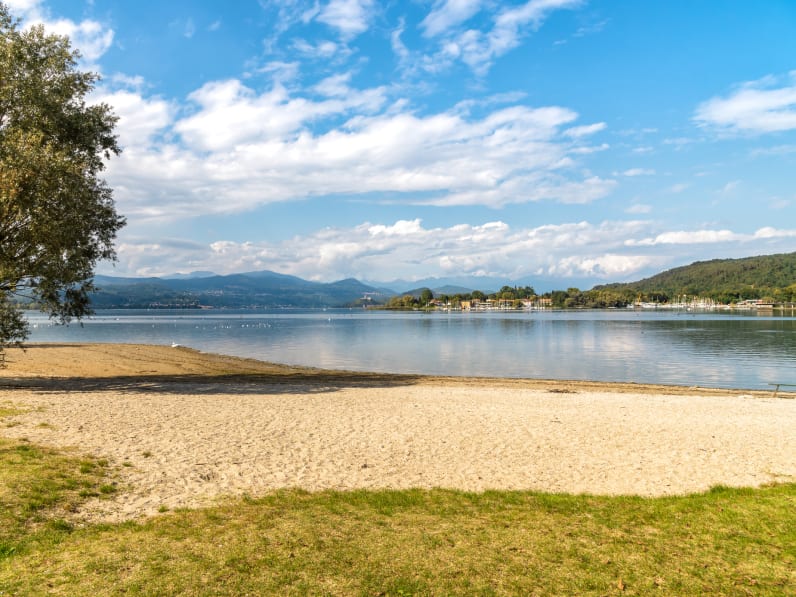 Strand von Cicognola zwischen dem Lago Maggiore und dem Tessin, Italien