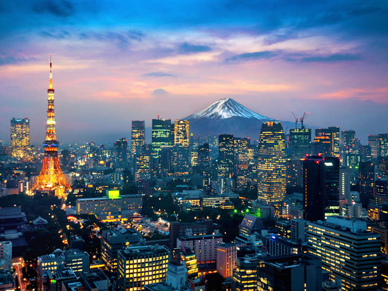 Skyline von Tokio mit dem Fuji im Hintergrund.