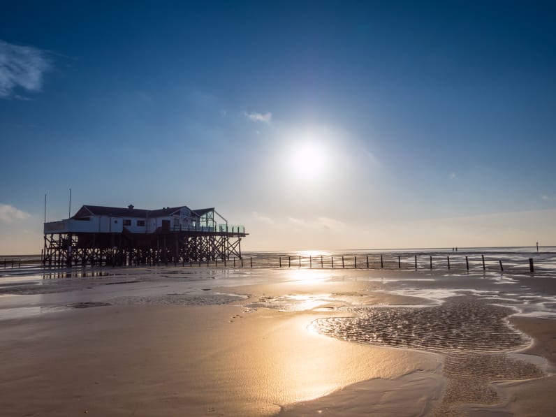 Haus auf Pfählen am Strand von ST. Peter-Ording
