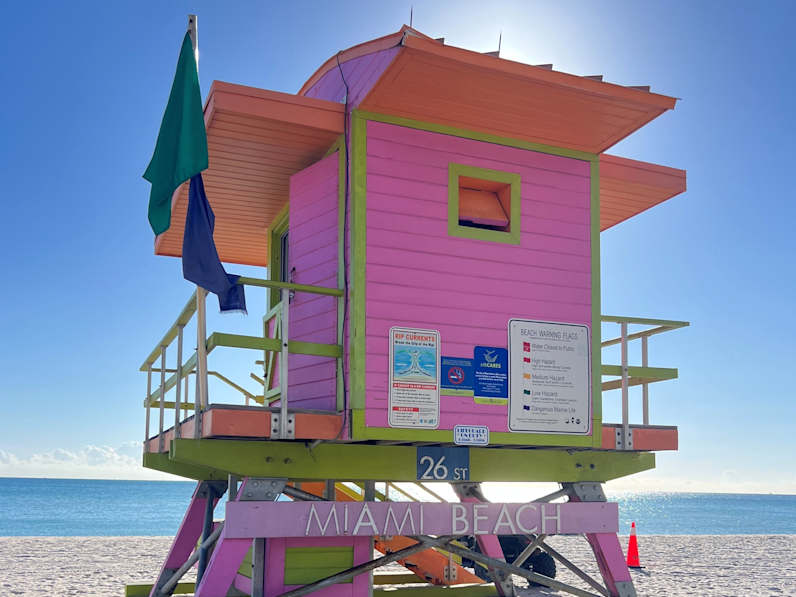 Pinkes Lifeguard-Häuschen am Miami Beach © Sophie Roiser