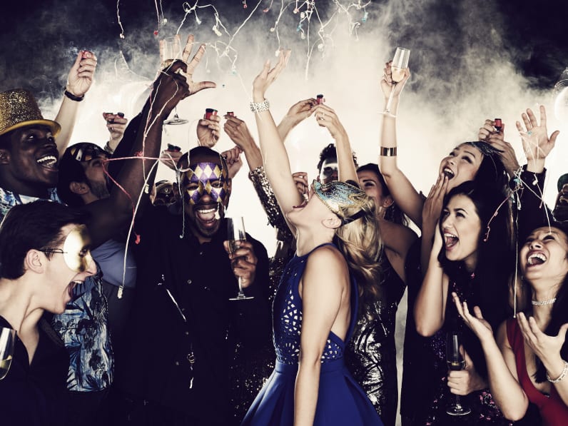 Menschen feiern Karneval