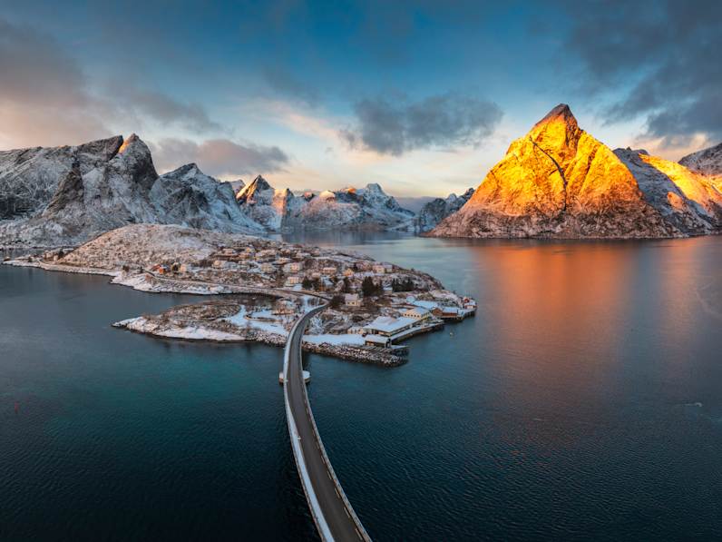 Lofoten, Norwegen © GettyImages -  Marco Bottigelli