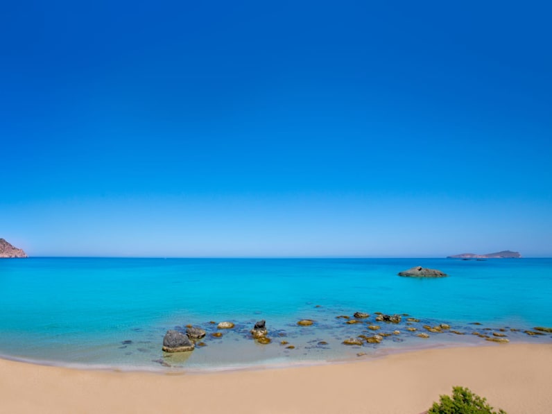Strand Aguas Blancas, Santa Eulalia, Ibiza © Shutterstock