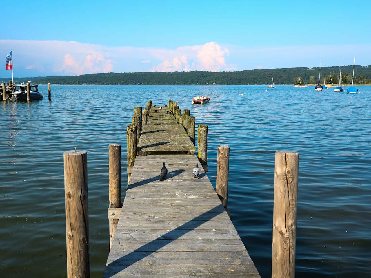 Steg am Ammersee in Bayern, Deutschland.