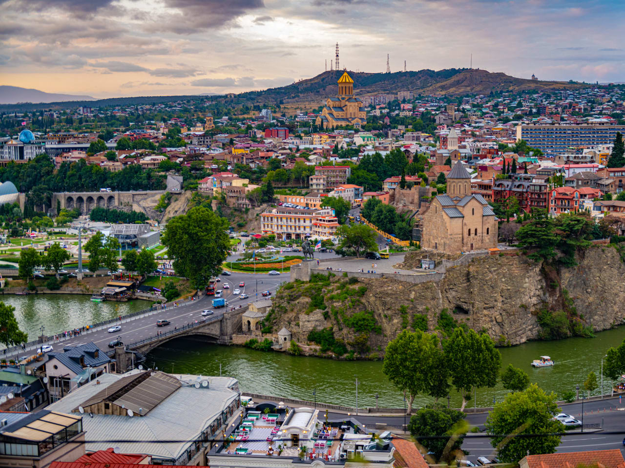 Altstadt von Tiflis, Georgien © Emad aljumah/Moment via getty Images