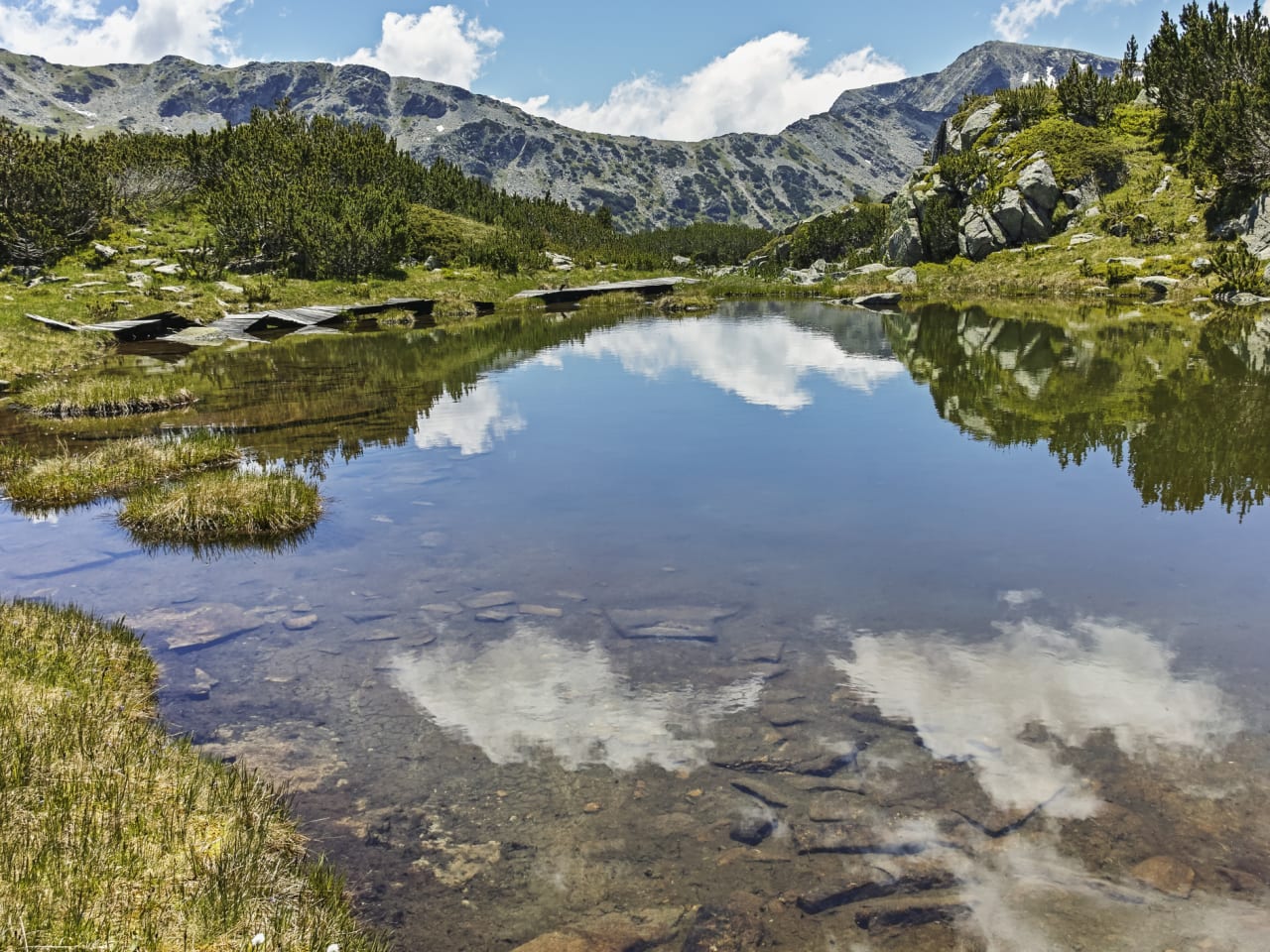 Ausblick auf Seen in der Nähe von The Fish Lakes, Rila Berg, Bulgarien © iStock.com/hdesislava