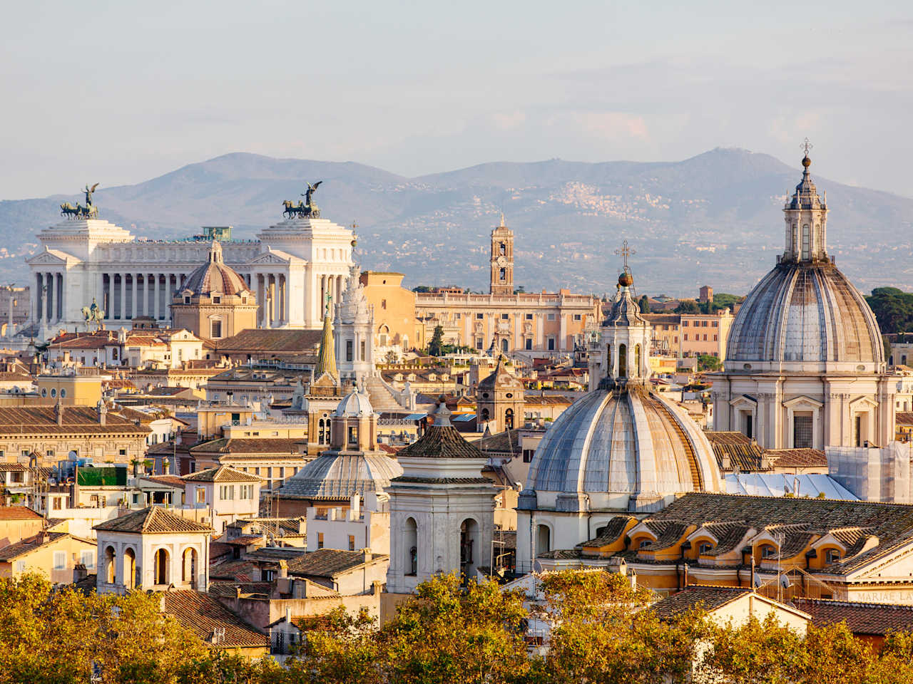 Blick über die Hauptstadt Rom ©Alexander Spatari/Moment via Getty Images