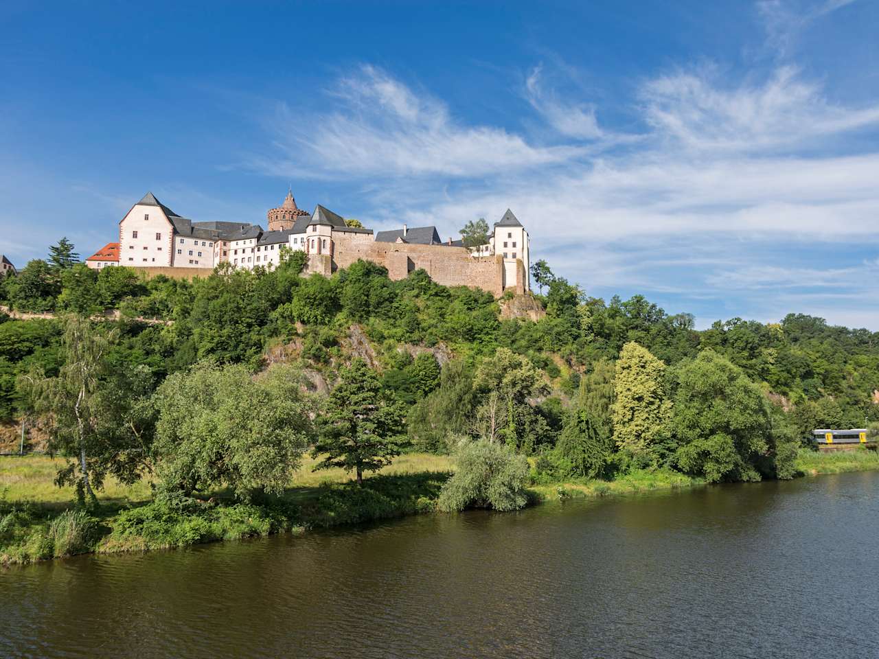 Hoch über dem Fluss Mulde steht die Burg Mildenstein