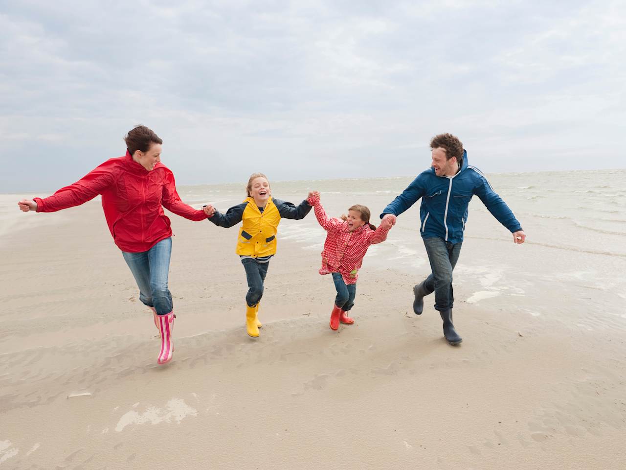 Familie an der Nordsee © tunedin - stock.adobe.com