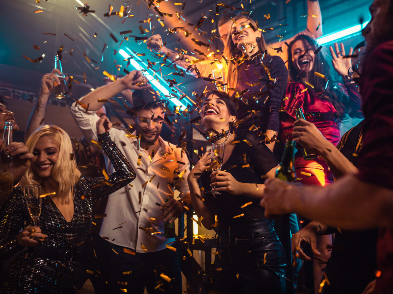 Feiern in einem Club ©bernardbodo/iStock / Getty Images Plus via Getty Images