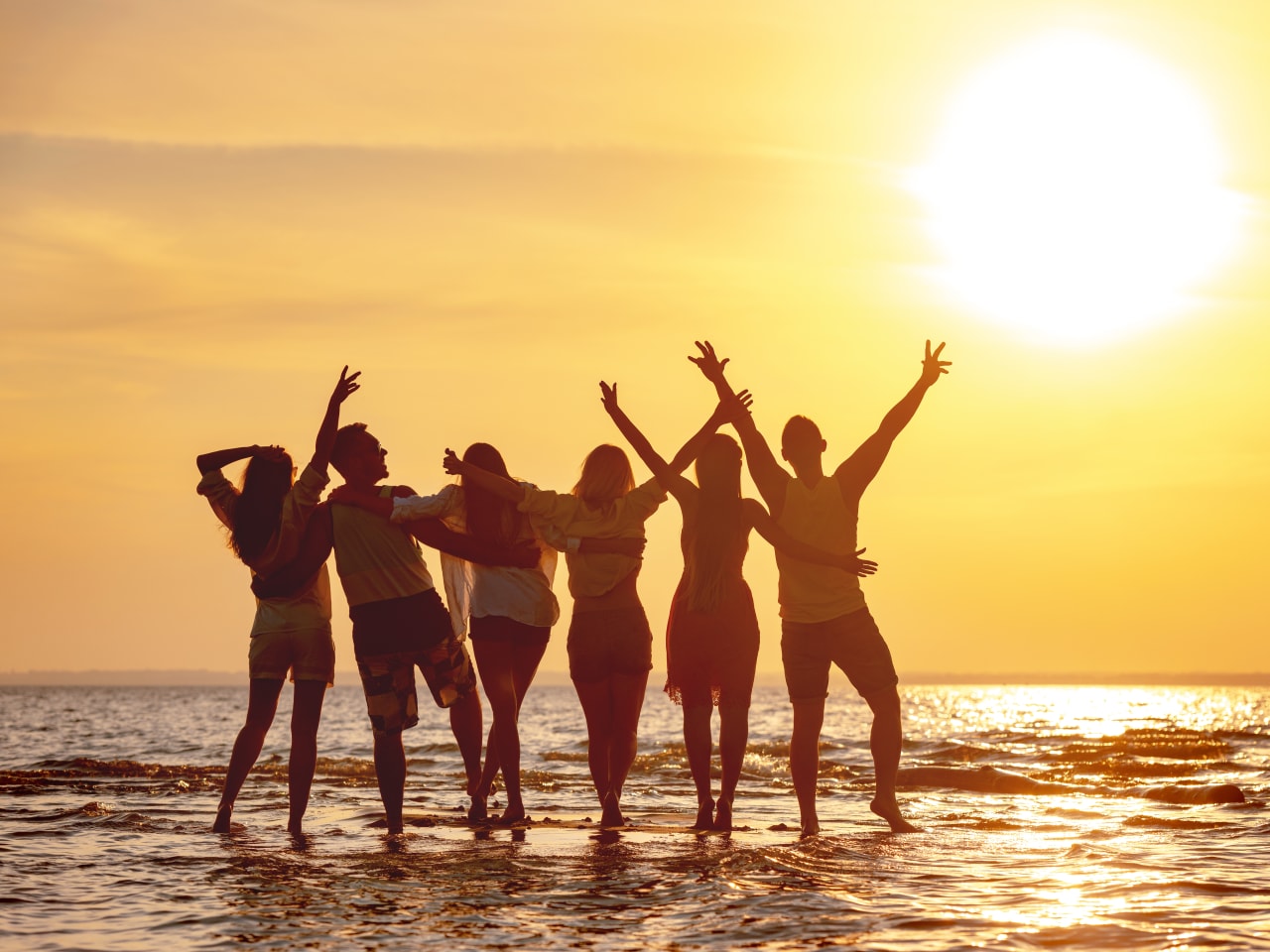 Freunde am Strand, Costa de la Luz © cppzone - stock.adobe.com