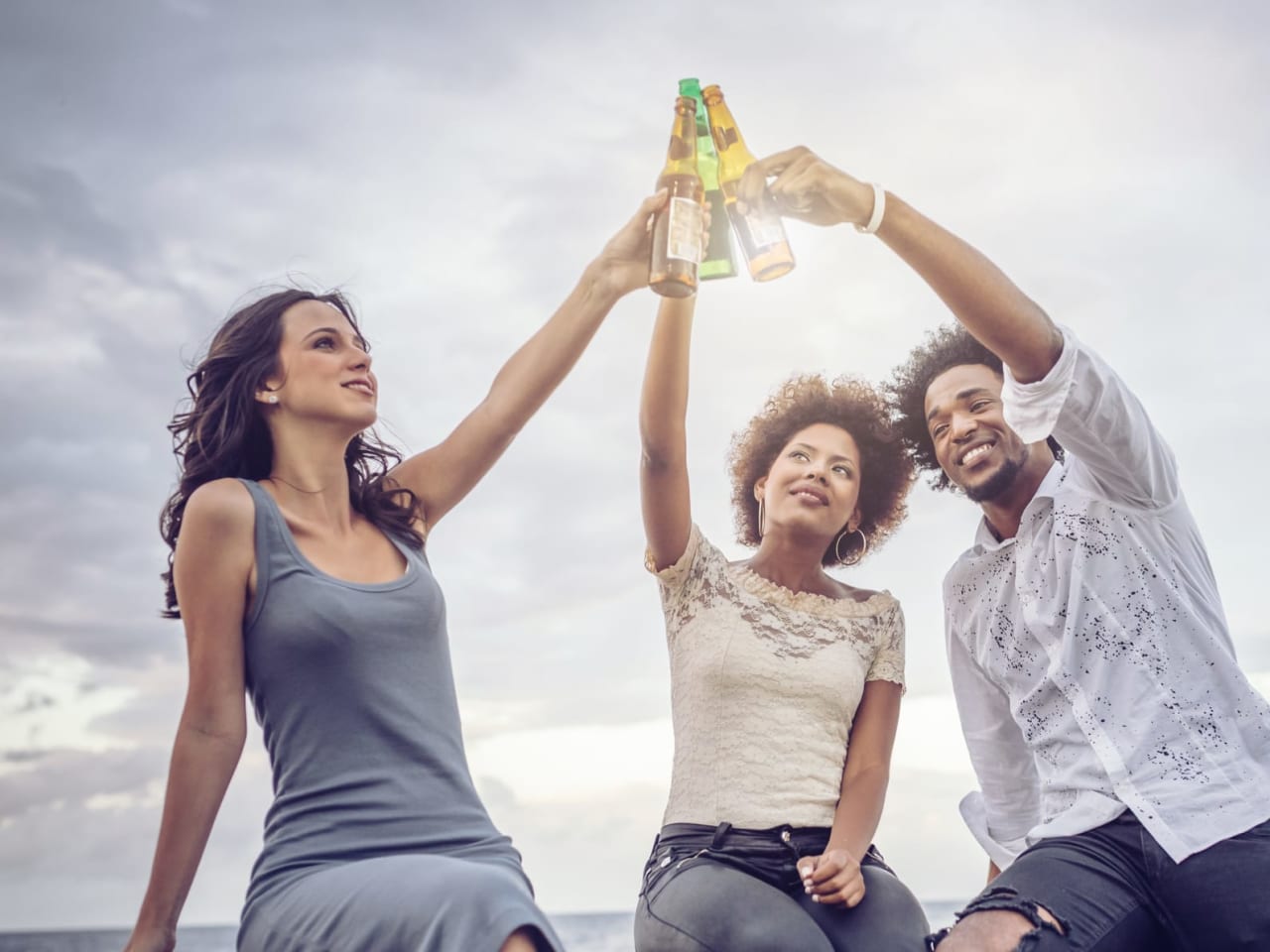 Freunde feiern gemeinsam auf Kuba © golero/E+ via Getty Images