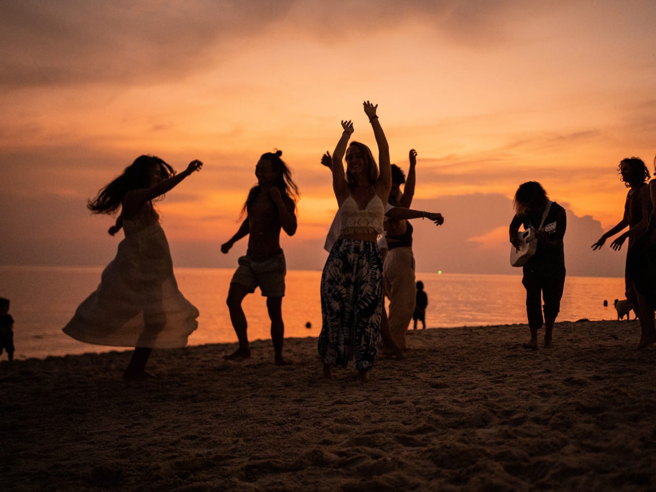 Party am Strand, Thailand © miodrag ignjatovic/e+ via Getty Images