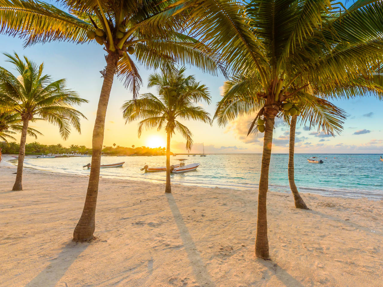 Playa de Akumal, Mexiko © Simon Dannhauer/iStock / Getty Images Plus via Getty Images