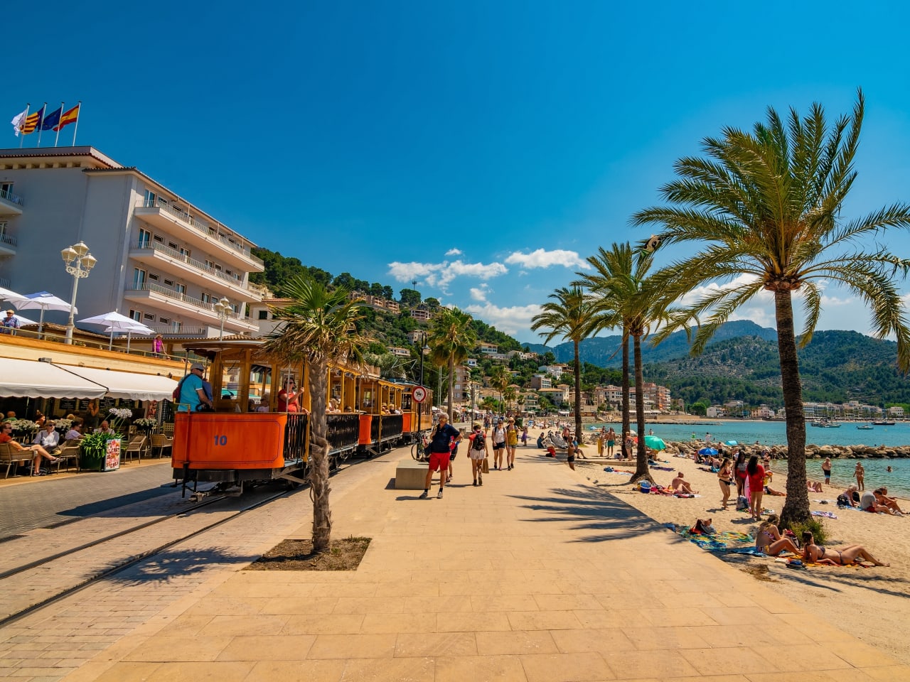 Der Rote Blitz in Port de Sóller, Mallorca, Spanien