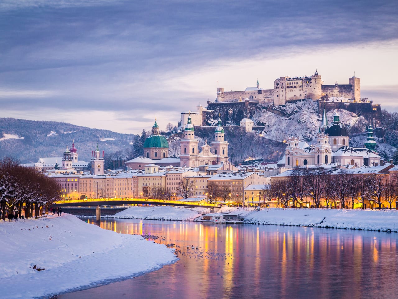 Salzburg im Winter © bluejayphoto/iStock / Getty Images Plus via Getty Images